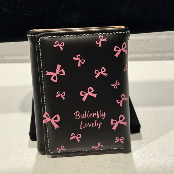 Black and Pink‎ Wallet - Picture 1 of 3